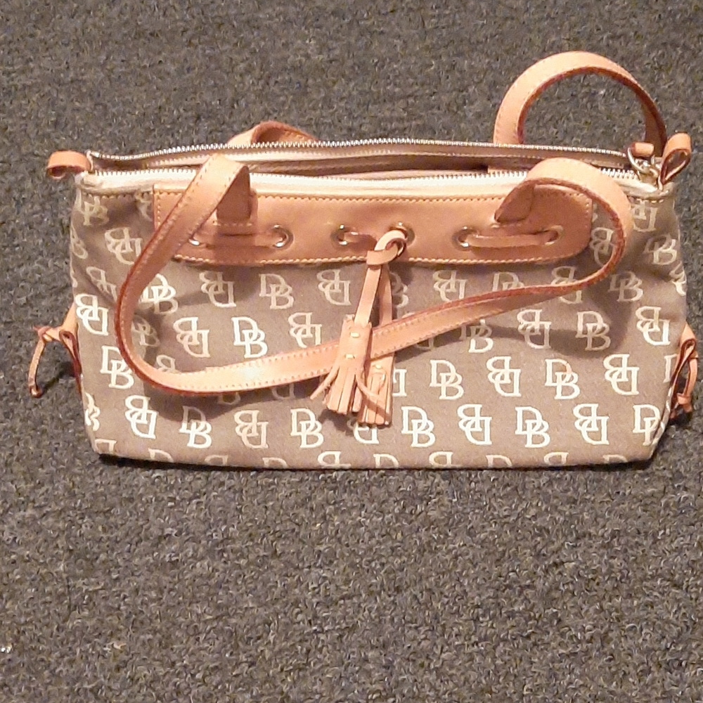 Dooney & bourke bag
